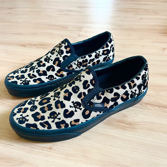 Vans Classic Slip-On Leopard Skull crossbones Women 8.5 US Mens 7.0US - Picture 4 of 11